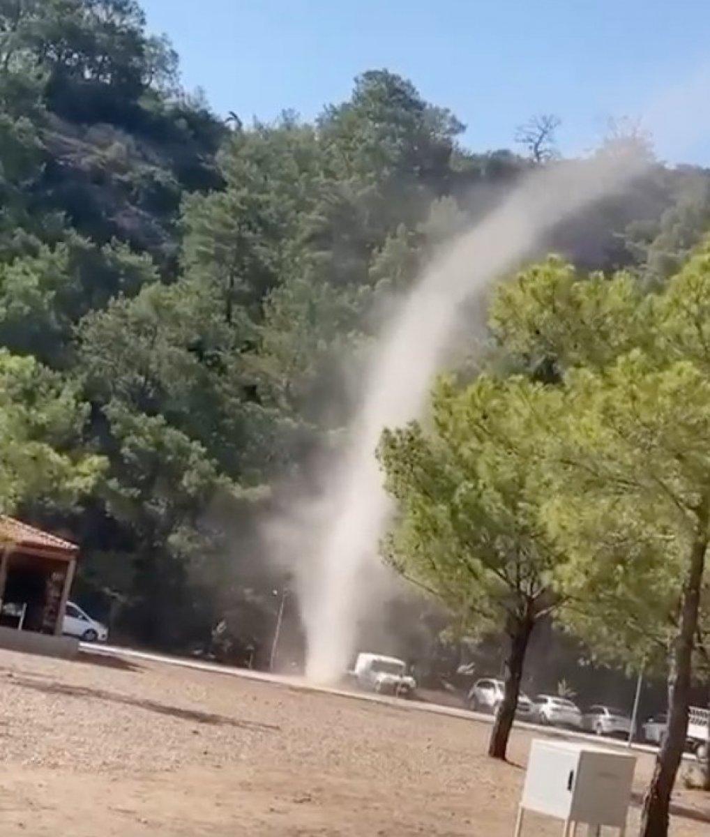 Antalya'da piknik alanında hortum çıktı