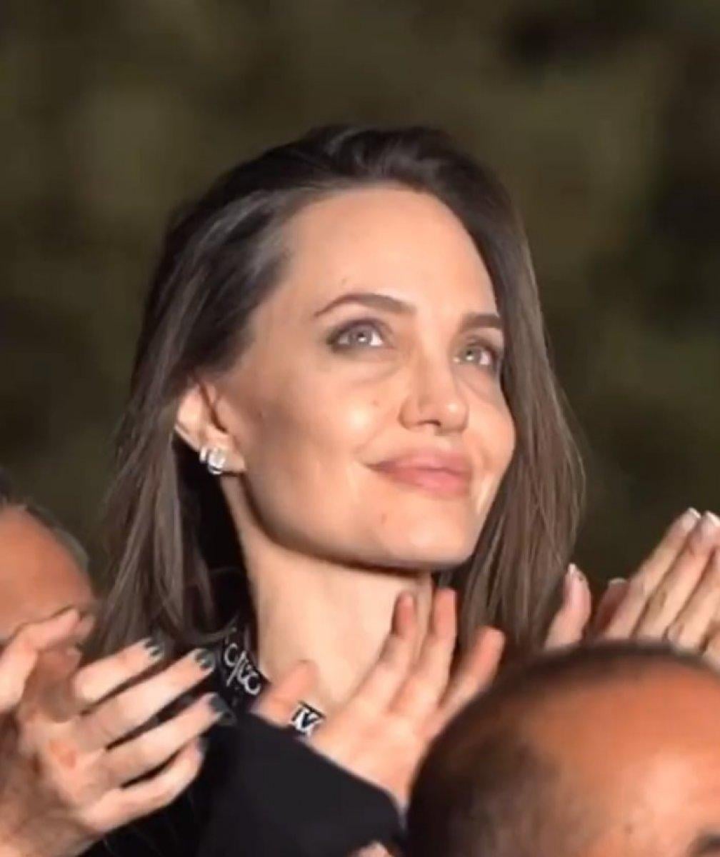 Angelina Jolie, kızı Shiloh ile konserde