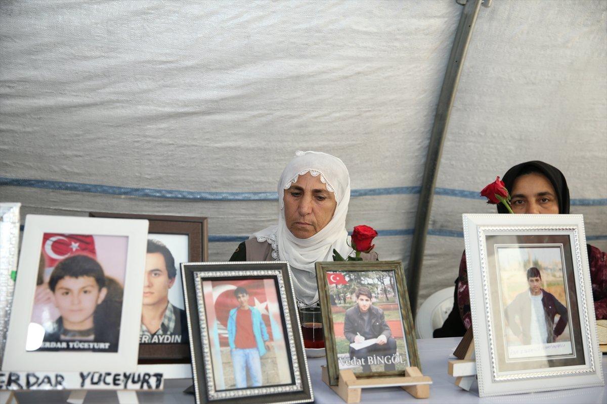 Diyarbakır anneleri, çocuklarından teslim olmalarını istedi
