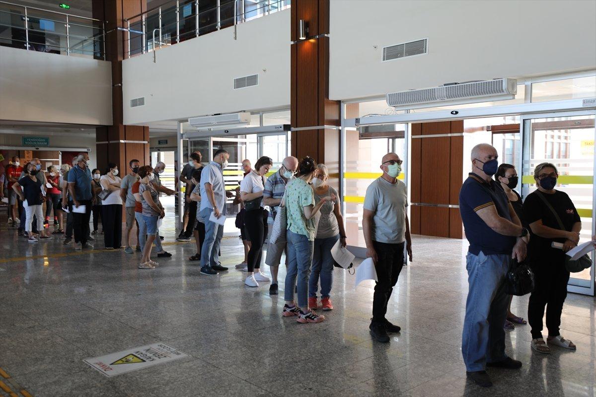 Korona hatırlatma dozu için hastanelerde yoğunluk oluştu