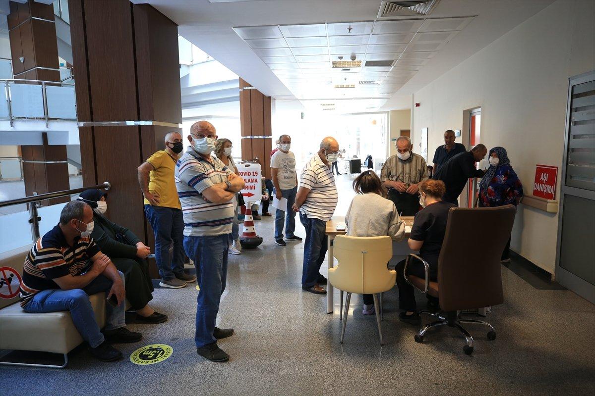 Korona hatırlatma dozu için hastanelerde yoğunluk oluştu