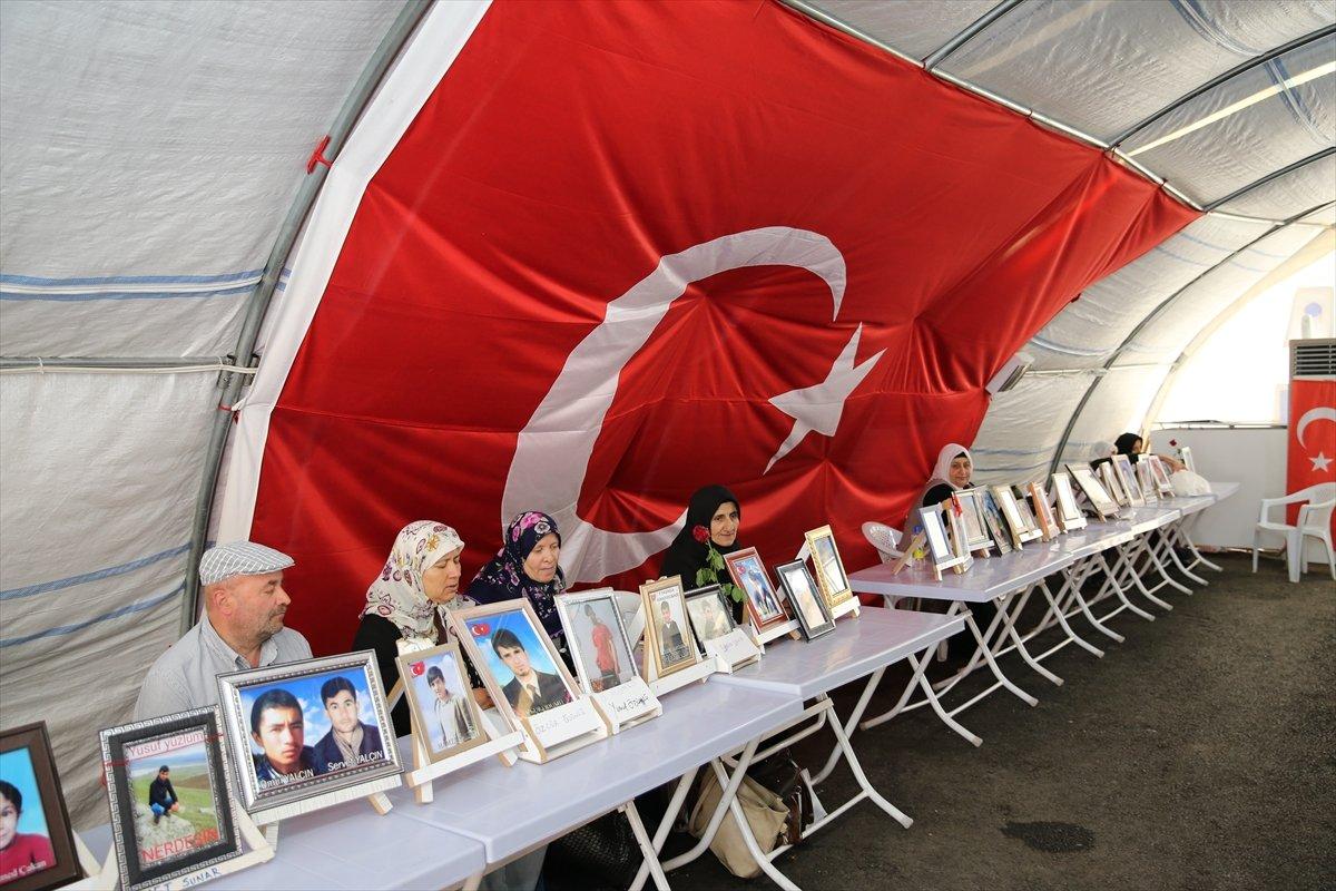 Diyarbakır anneleri, çocuklarından teslim olmalarını istedi