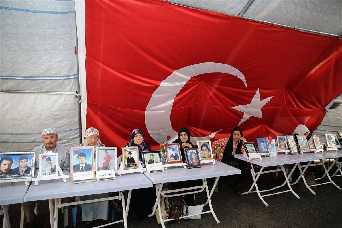 Diyarbakır anneleri, çocuklarından teslim olmalarını istedi
