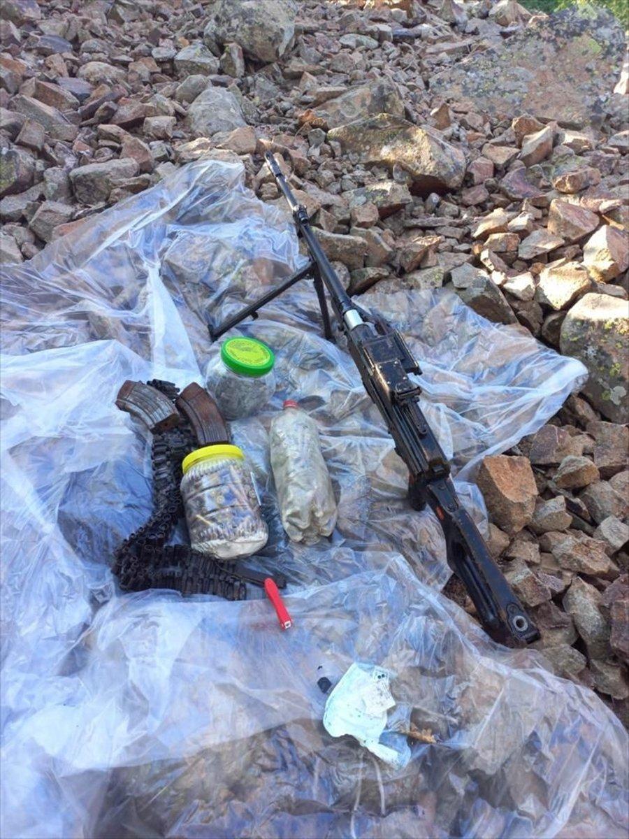 Tunceli'de teröristlere ait silah ve mühimmat ele geçirildi