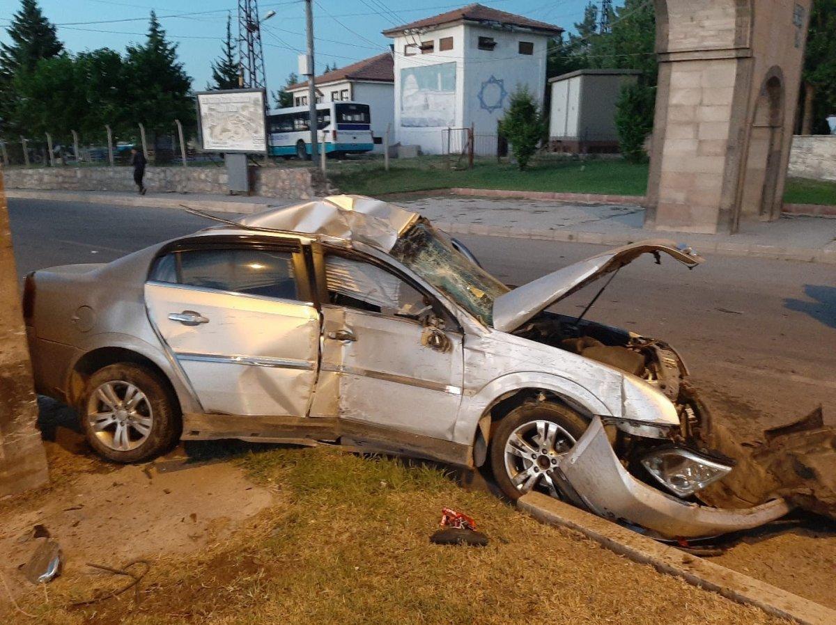 Malatya'da kaza yapan sürücü kurtarılamadı