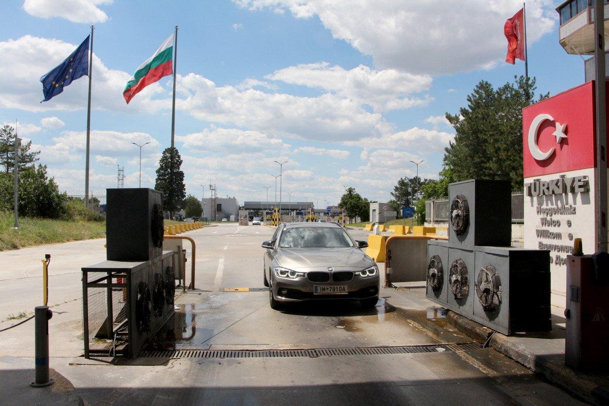 Sınır kapılarında yoğunluk var: 578 bin gurbetçi giriş yaptı