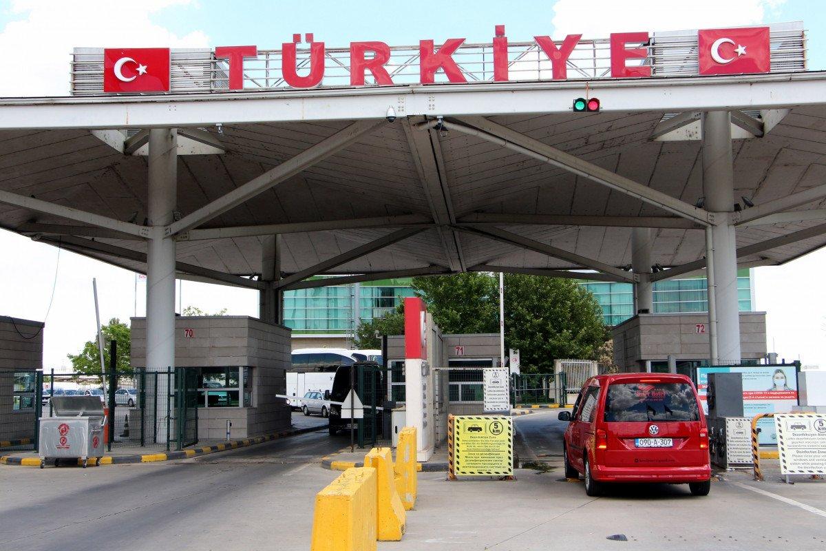 Sınır kapılarında yoğunluk var: 578 bin gurbetçi giriş yaptı