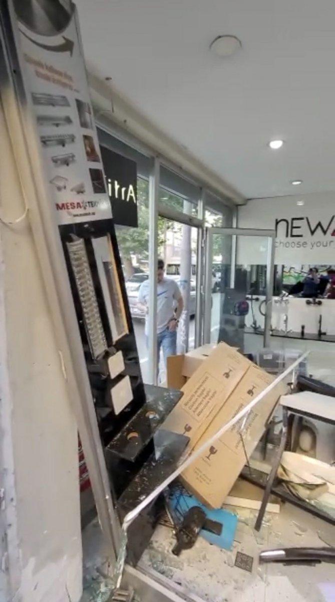 Beyoğlu'nda kavga ettiği şahsı ezmeye çalıştı, iş yerine daldı