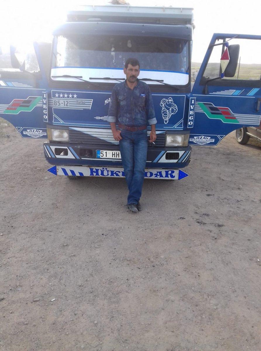 Niğde’de kamyon şarampole devrildi: Anne ve oğlu öldü