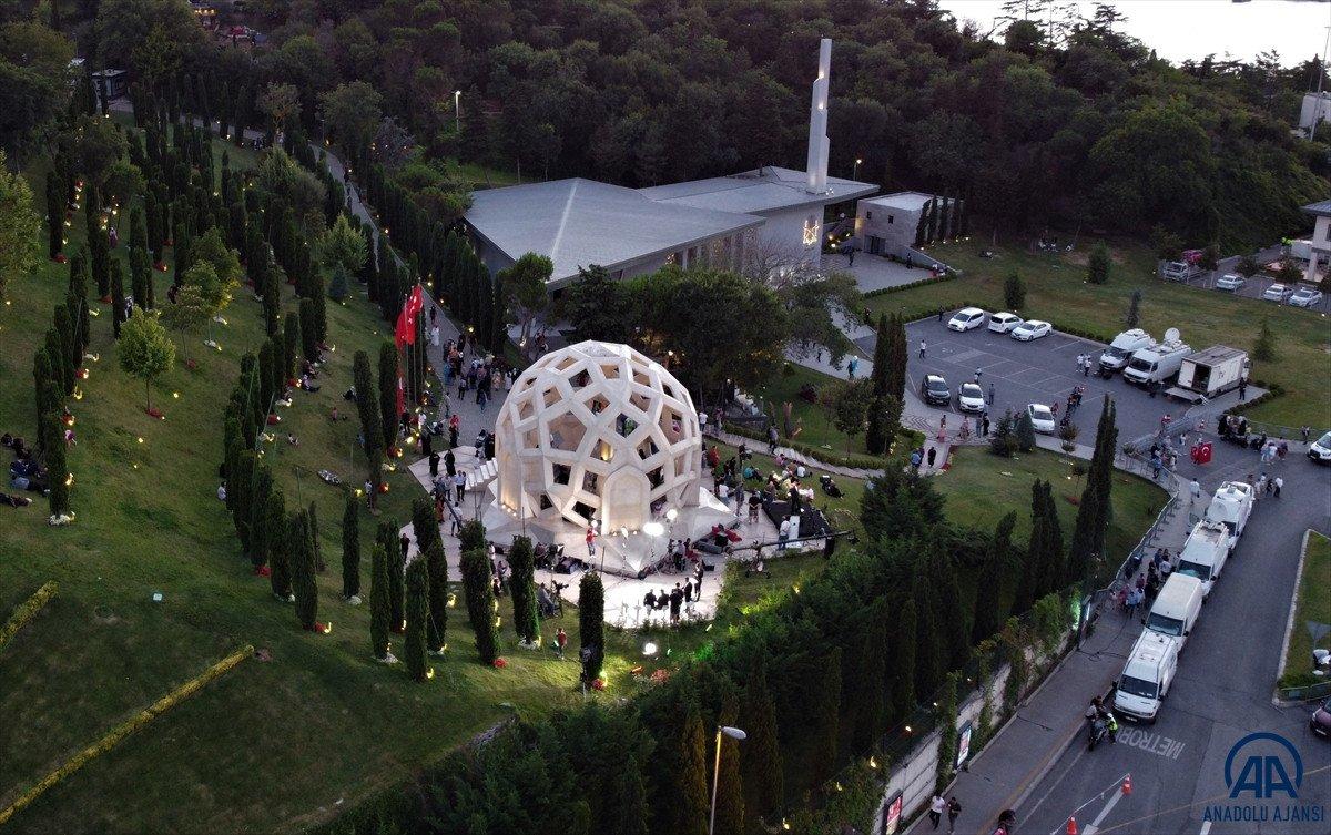 15 Temmuz Şehitler Makamı'na ziyaretçi akını