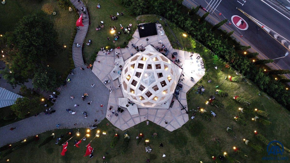 15 Temmuz Şehitler Makamı'na ziyaretçi akını