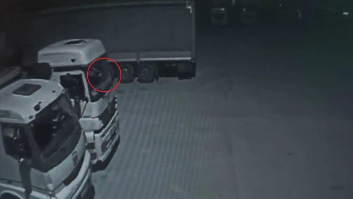 Bursa'da kamyondan hırsızlık yapan şüpheliyi yürüyüşü ele verdi