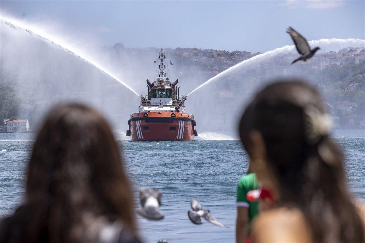 Kıyı Emniyeti’nden İstanbul Boğazı'nda saygı seyri