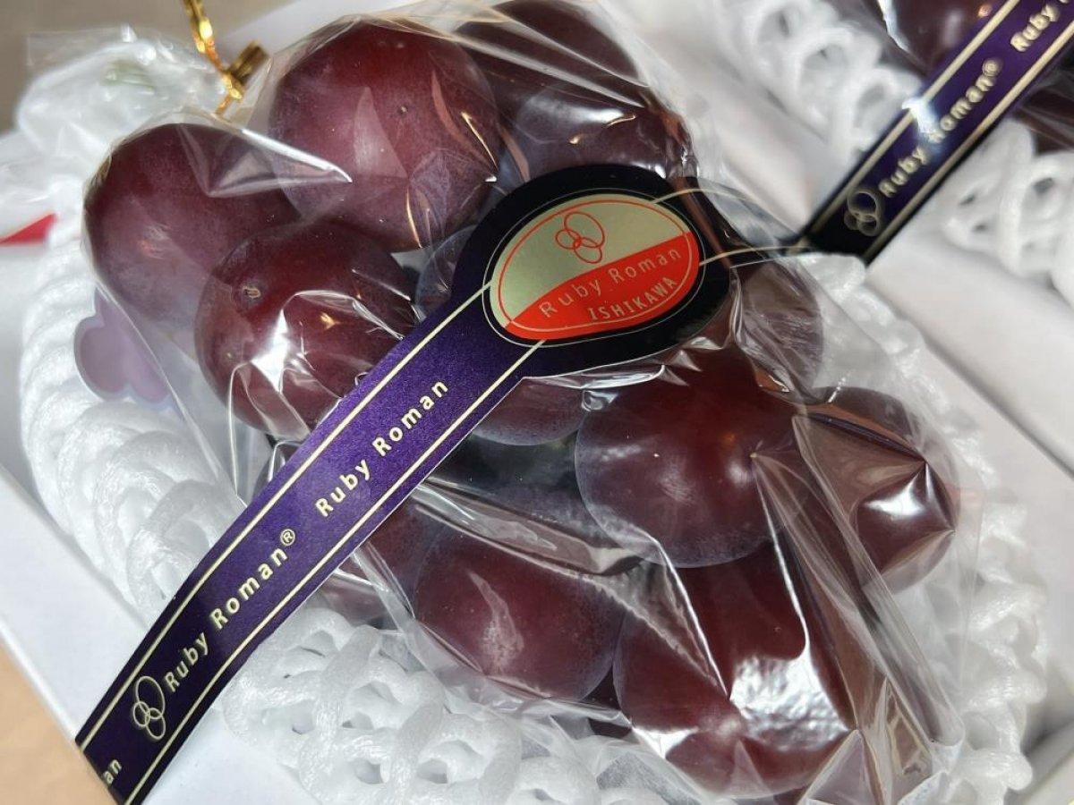 Japonya'daki özel üretim üzümlerin salkımı 10 bin 800 dolar