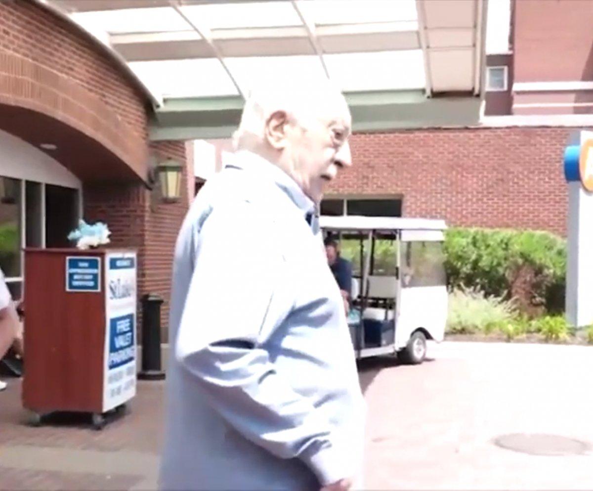 FETÖ elebaşı Fetullah Gülen'in hastaneden çıkma görüntüleri