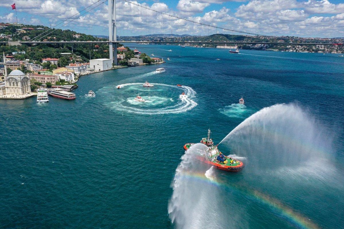 Kıyı Emniyeti’nden İstanbul Boğazı'nda saygı seyri