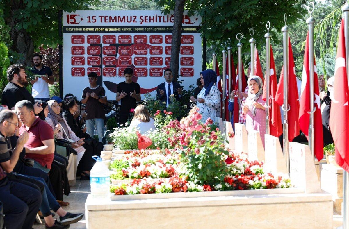 Süleyman Soylu, 15 Temmuz Şehitliği'ndeki anma törenine katıldı
