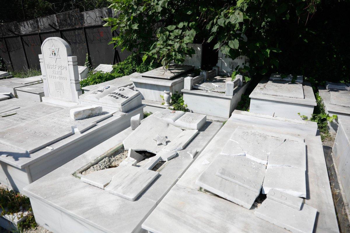 Beyoğlu’nda, Yahudi mezarlığına saldırı