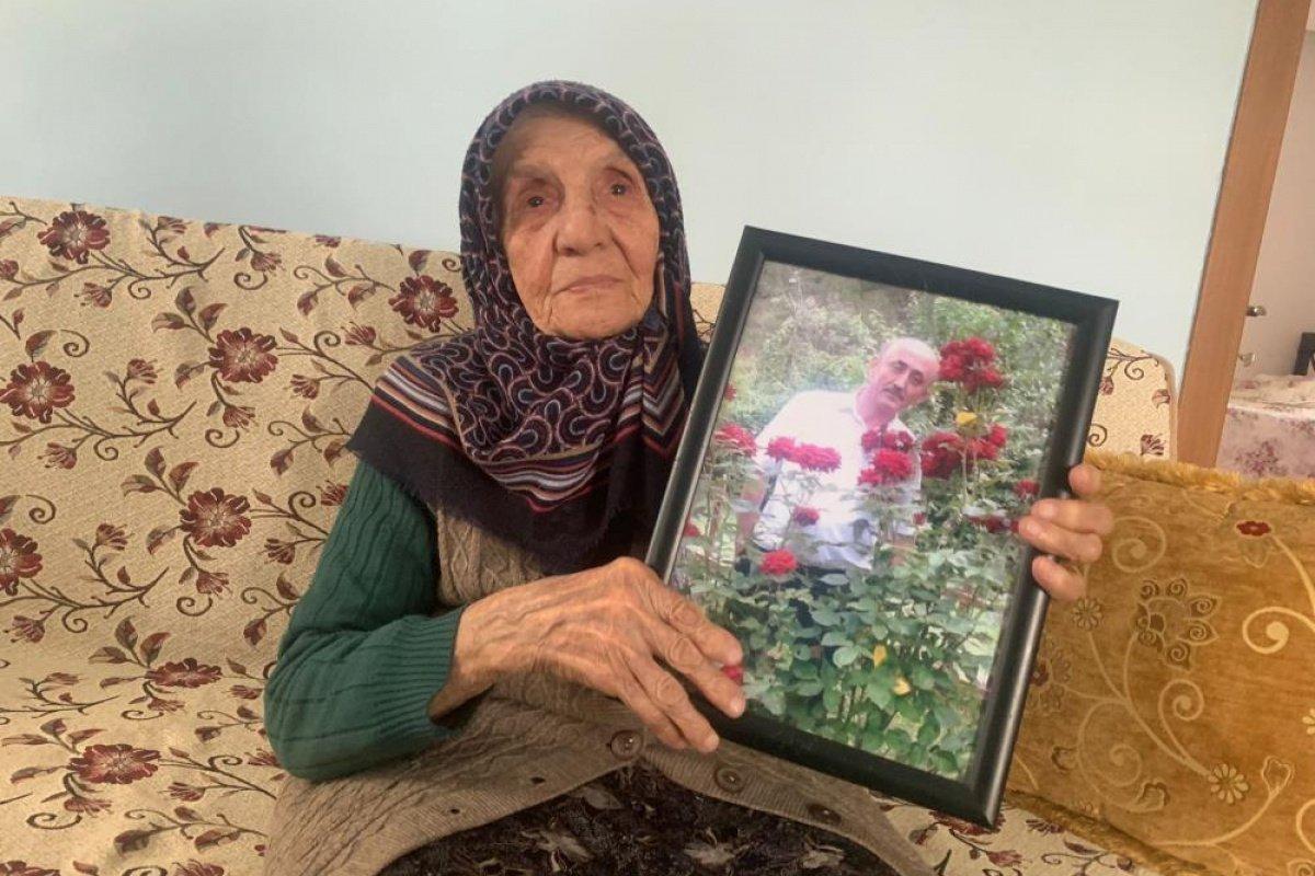 15 Temmuz'da 2 oğlunu ve damadını şehit veren Gülşen Nine, mezarları başında teselli arıyor