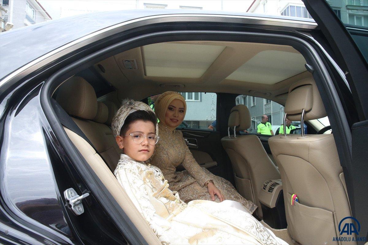 Tokat'ta vali şehit çocuğuna makam aracını tahsis etti