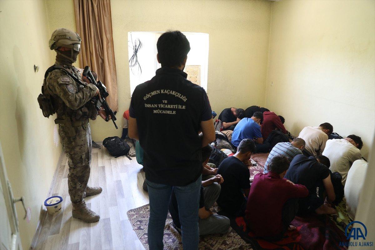 Türkiye genelinde son bir haftada 5 bin 68 düzensiz göçmen yakalandı