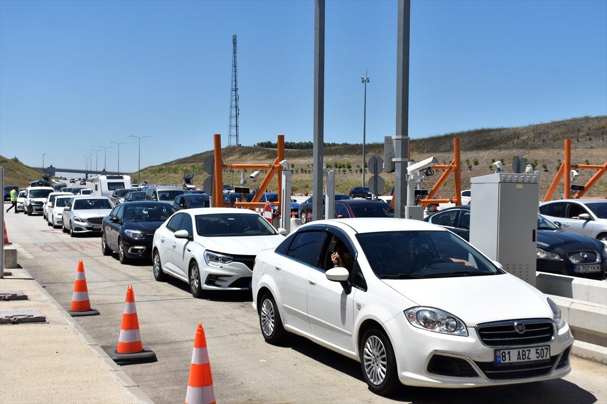 İstanbul-İzmir Otoyolu'nda tatil dönüşü yoğunluğu