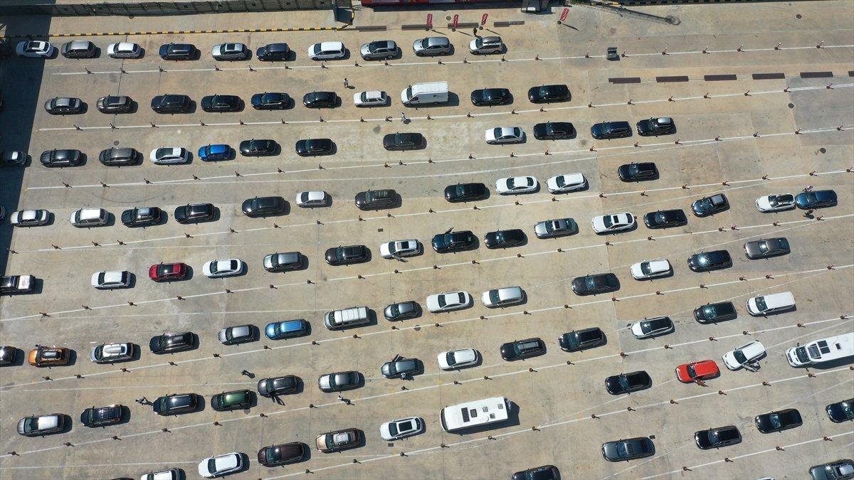 Gurbetçiler vatanlarına ulaşmanın mutluluğunu yaşıyor