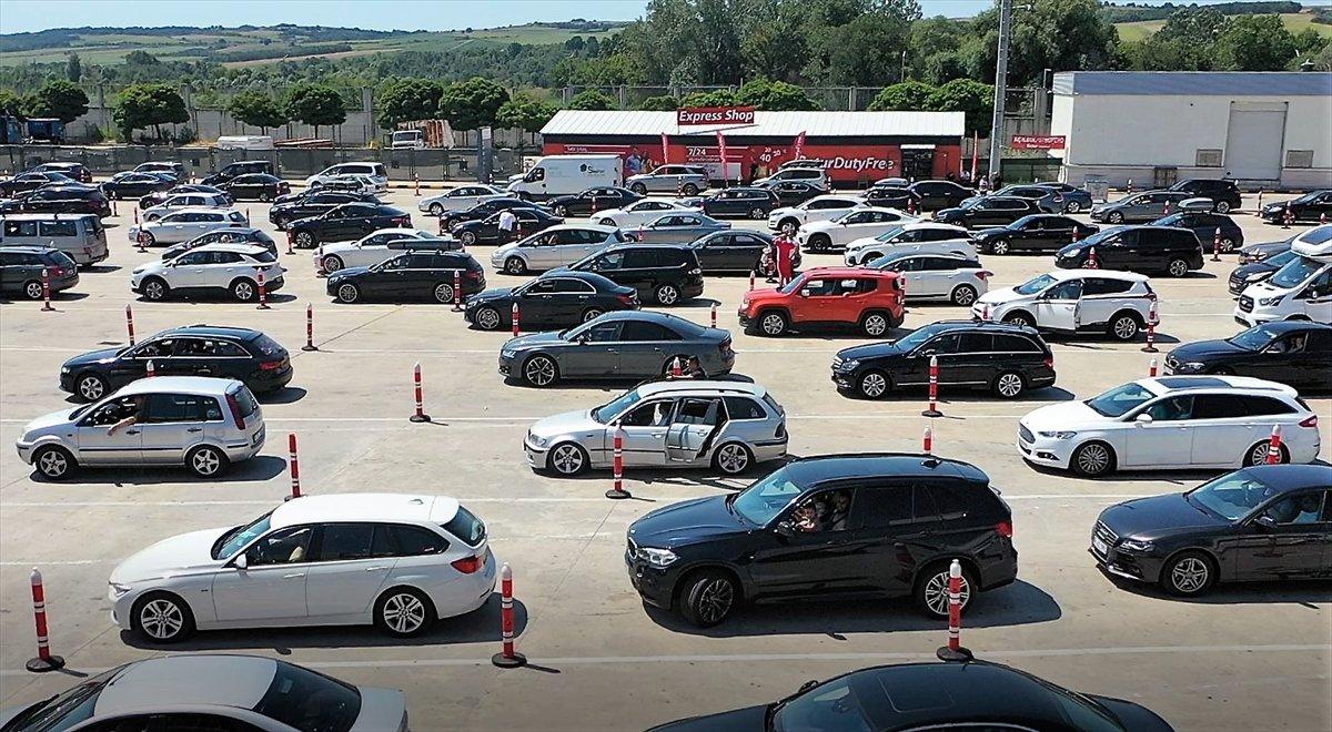 Gurbetçiler vatanlarına ulaşmanın mutluluğunu yaşıyor