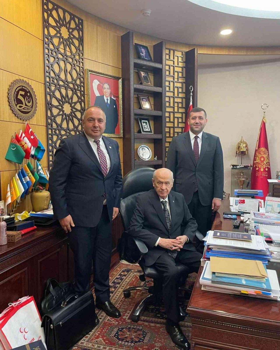 Baki Ersoy tekrar MHP'ye üye oldu