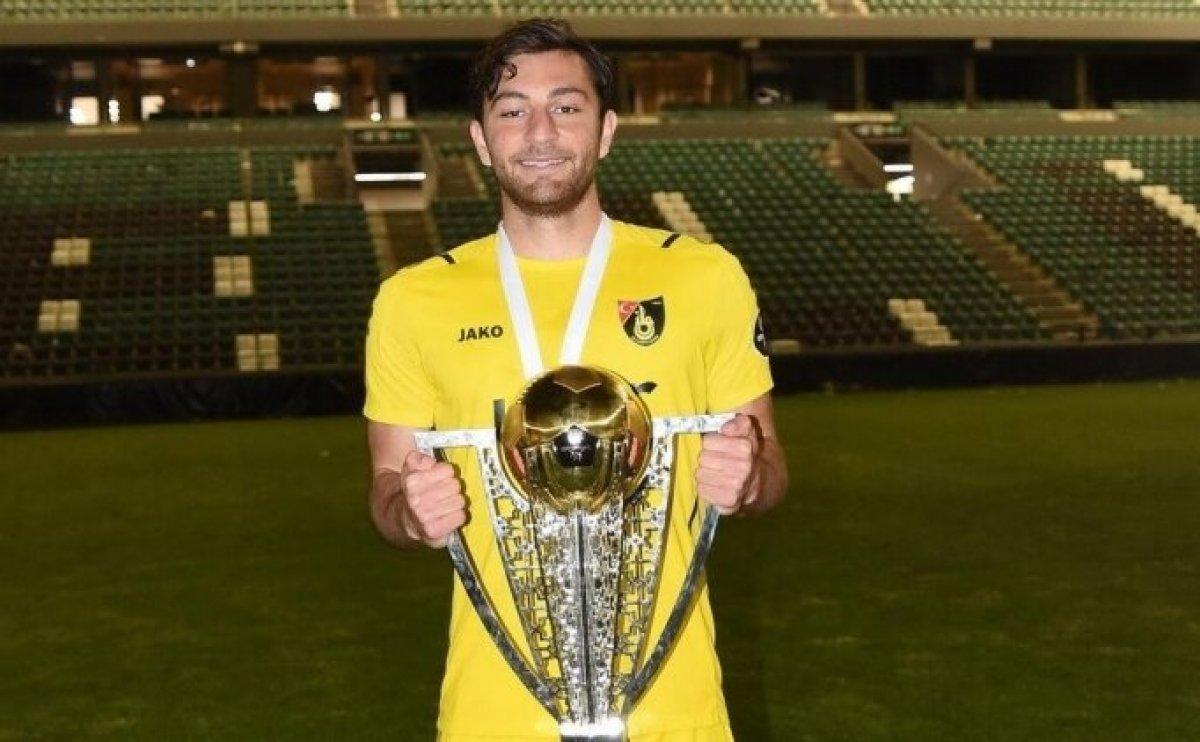 Emrecan Uzunhan ve Emirhan Topçu Beşiktaş’a çok yakın