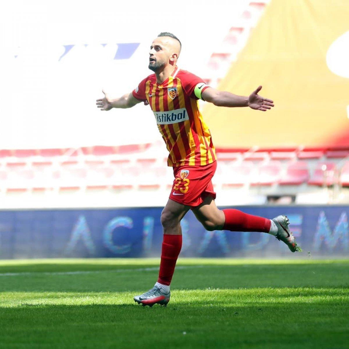 İlhan Parlak: Kayserispor'u sıkıntıya sokacak transfer yapılmamalı