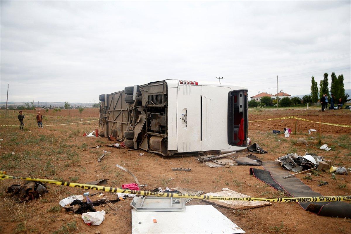 Kayseri'de tur otobüsü şarampole devrildi