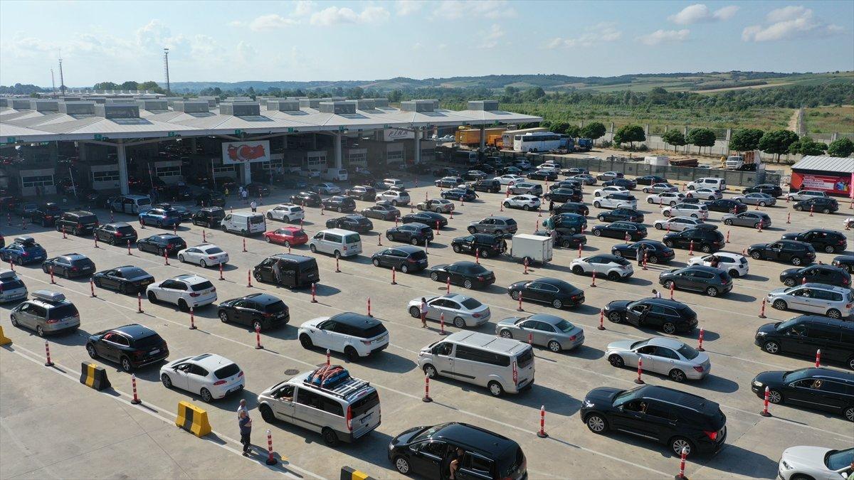 Sınır kapısında gurbetçi yoğunluğu devam ediyor