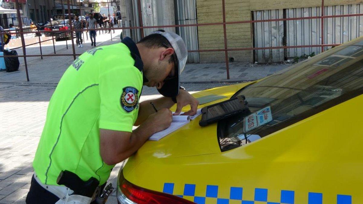 Taksim'de ticari taksi denetimi: 14 bin 640 TL para cezası kesildi