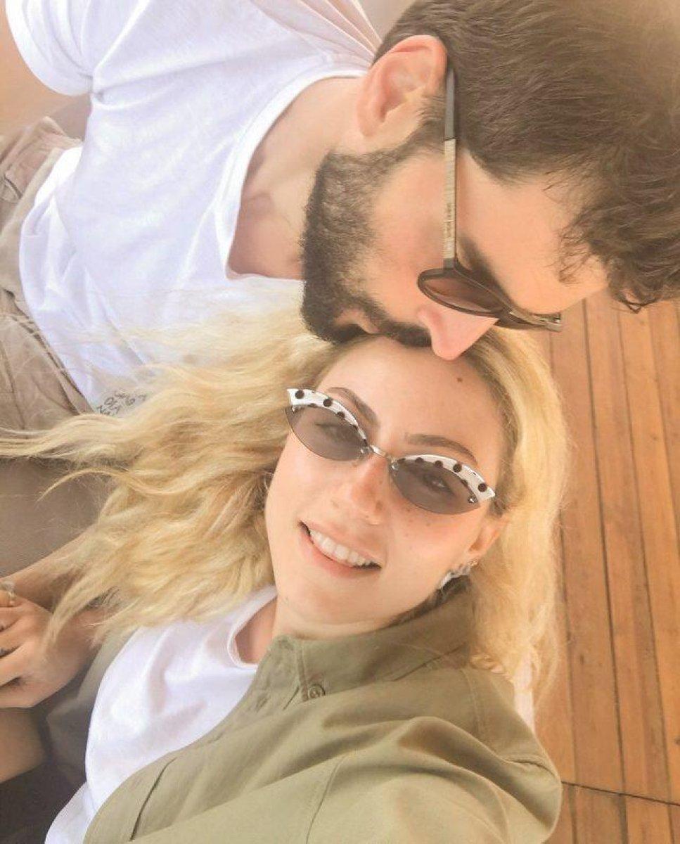 Akın Akınözü'nden evlilik sinyali