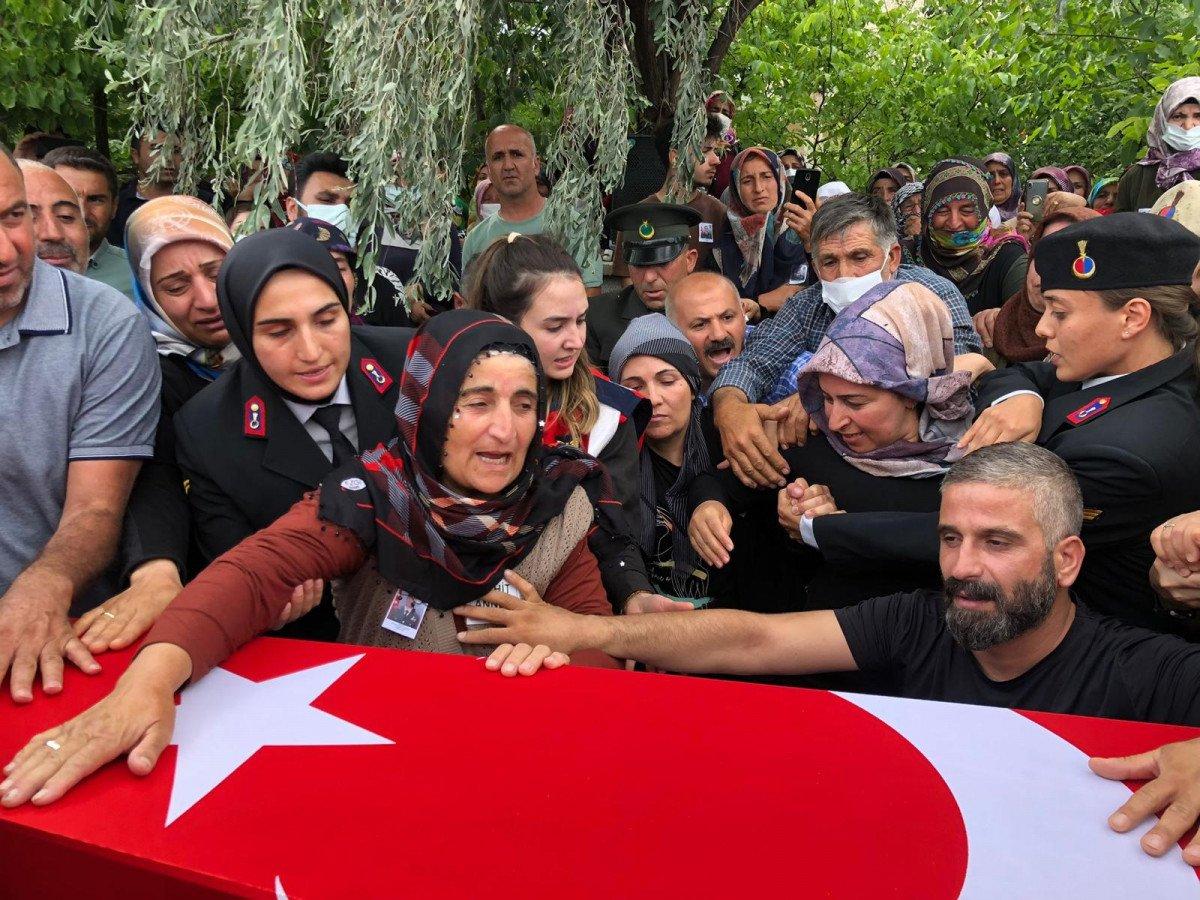 Şehit Uzman Çavuş Taşkın, Erzurum'da son yolculuğuna uğurlandı
