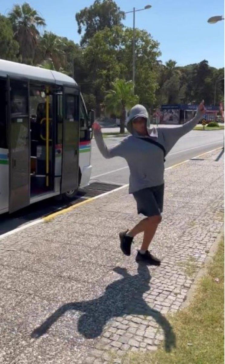 Hülya Avşar, sokak ortasında Ankara havası oynadı