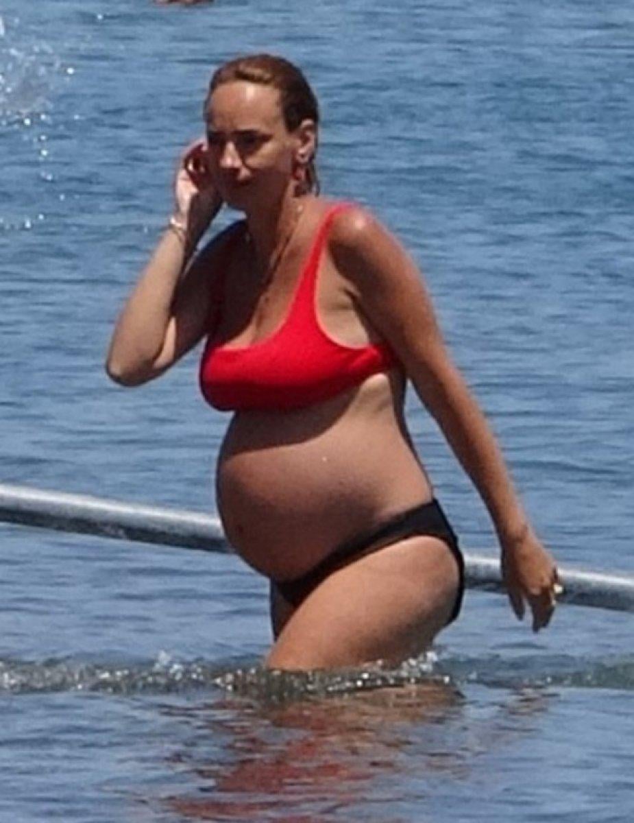 Seda Bakan, Bodrum’daki halk plajında eğlendi