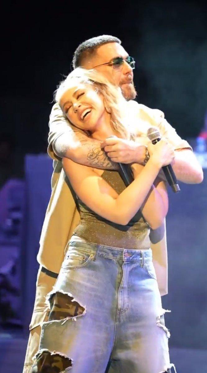 Hadise, Murda’nın sahnesine konuk oldu