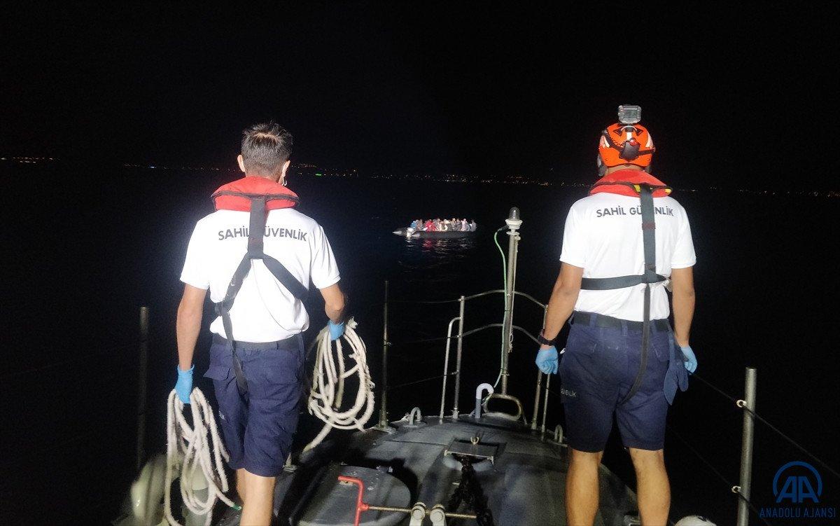 İzmir açıklarında 163 düzensiz göçmen kurtarıldı, 92 göçmen yakalandı