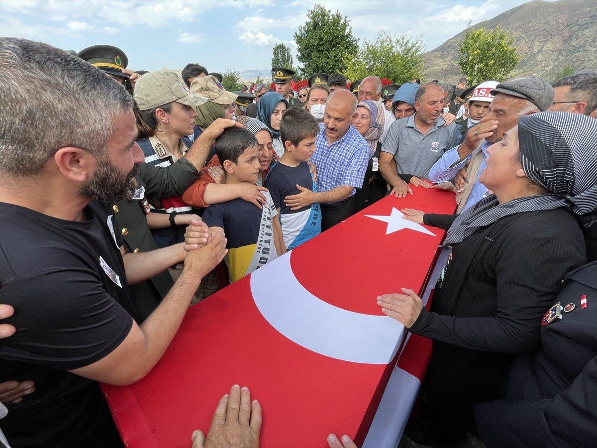 Şehit Uzman Çavuş Taşkın, Erzurum'da son yolculuğuna uğurlandı