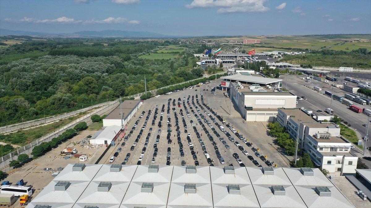 Sınır kapısında gurbetçi yoğunluğu devam ediyor