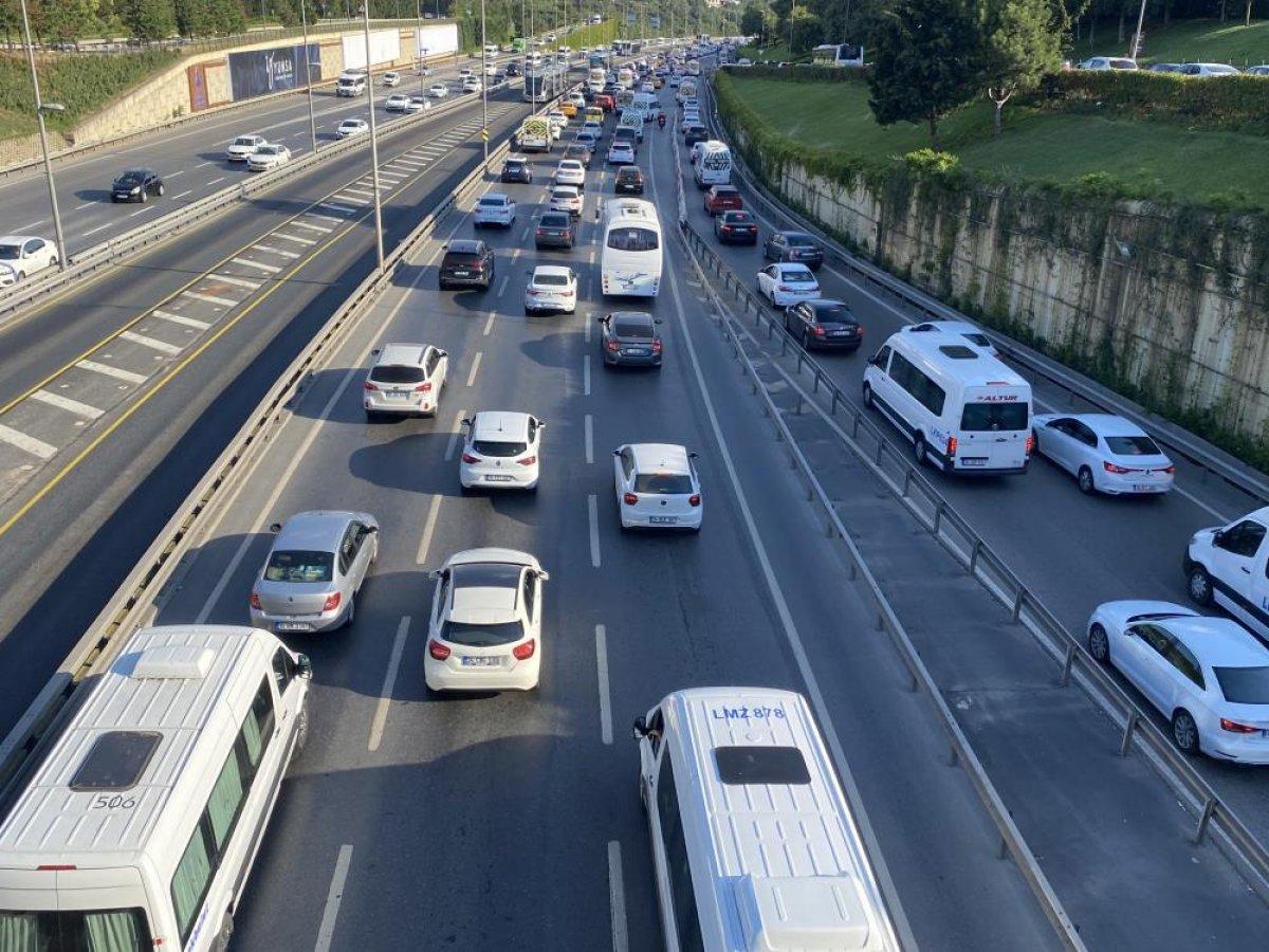 İstanbul'da bayram dönüşü trafik yoğunluğu oluştu