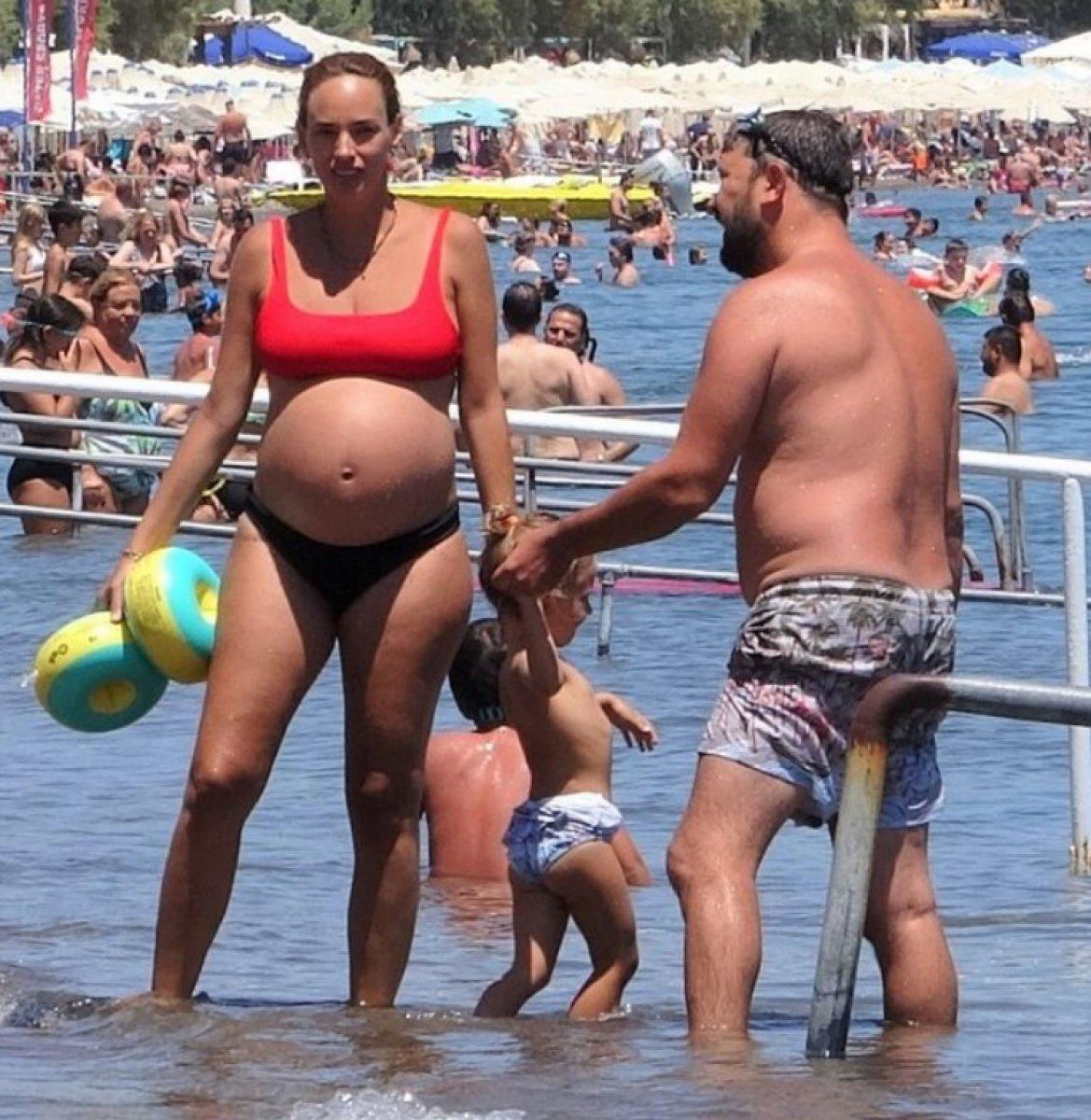 Seda Bakan, Bodrum’daki halk plajında eğlendi