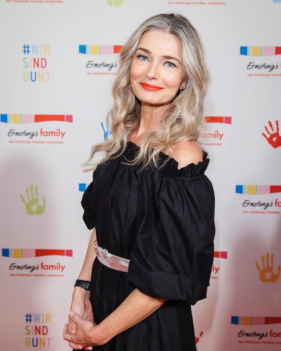 57'lik Paulina Porizkova'dan bikinili poz