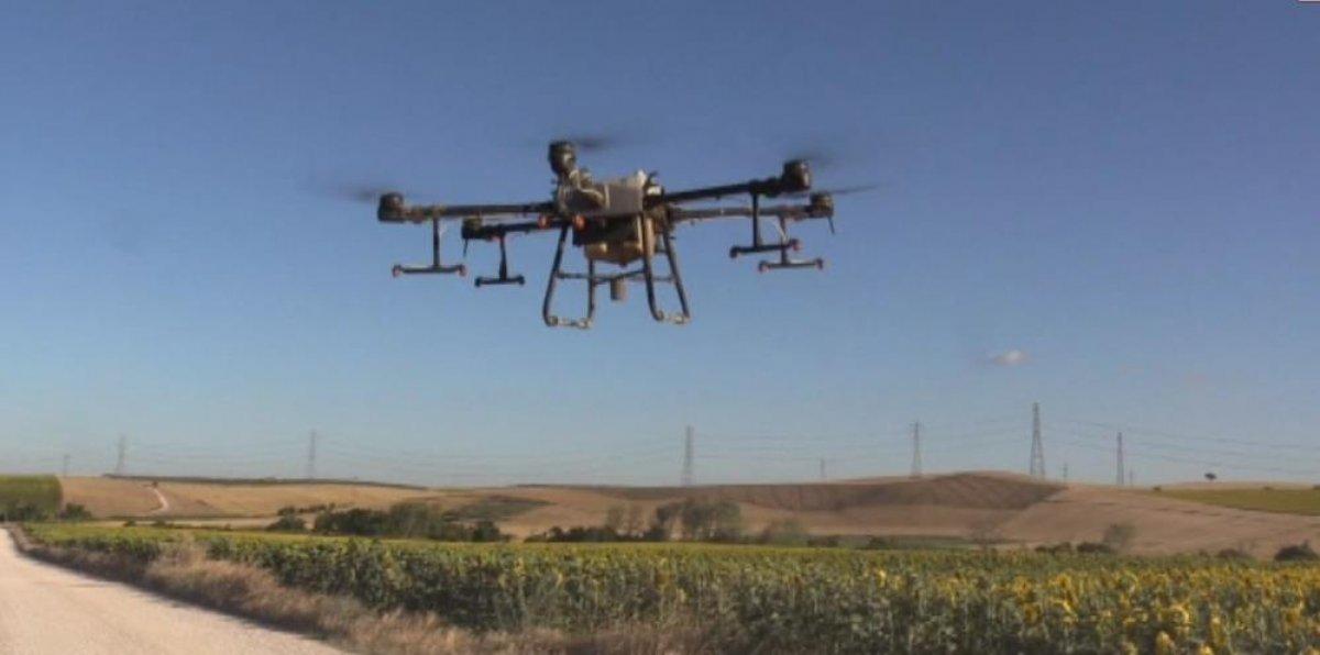 Balıkesirli çiftçilerden dron ile ilaçlamaya yoğun ilgi