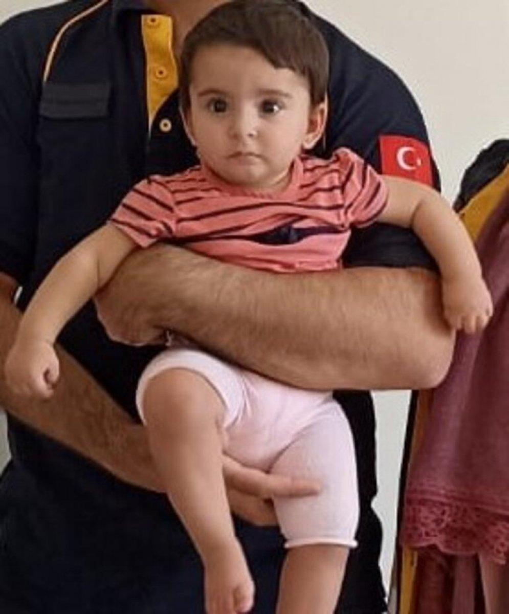 Batman'da boğazına cisim kaçan bebeği 112 görevlisinin talimatlarıyla kurtardı