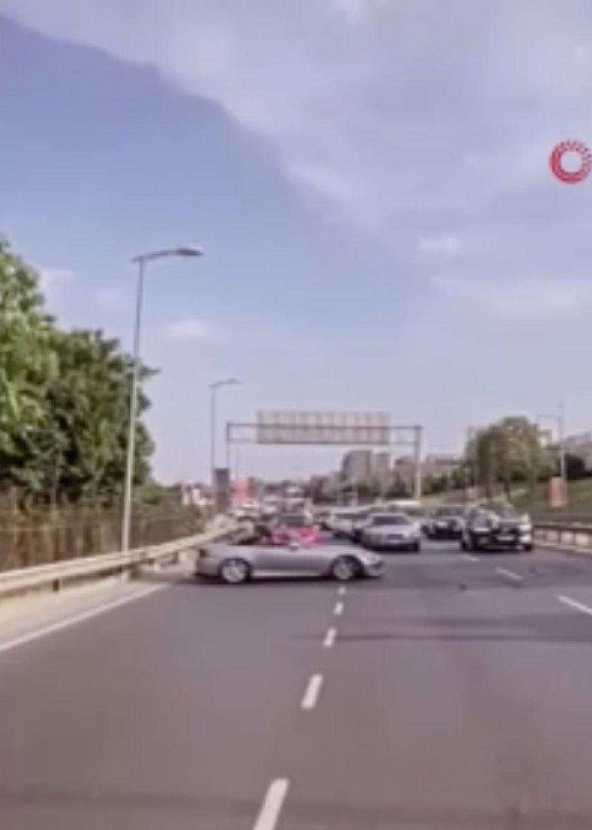 İstanbul'da düğün konvoyunun önünde drift yaptı