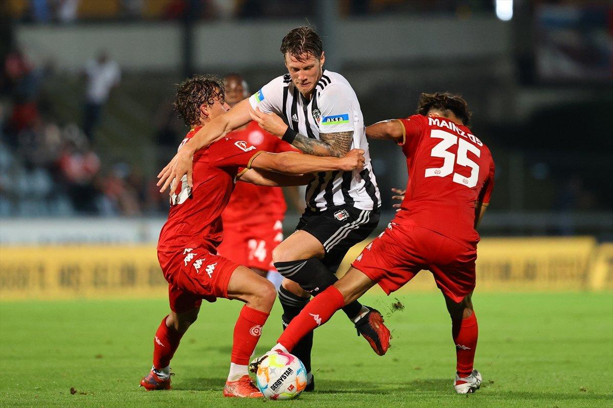 Weghorst: Mario Gomez'le kıyaslanmak istemiyorum