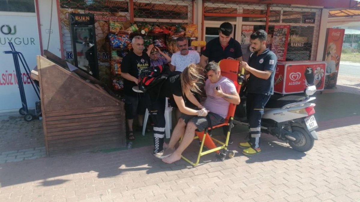 Antalya'da kaza yapan motosiklet sürücüsü çarpıştığı sürücüyle helalleşti